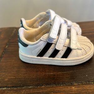 Toddler adidas’s superstar